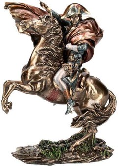 Den ikoniske Napoleon Bonaparte-figur på hesteryg. Skønhed og styrke